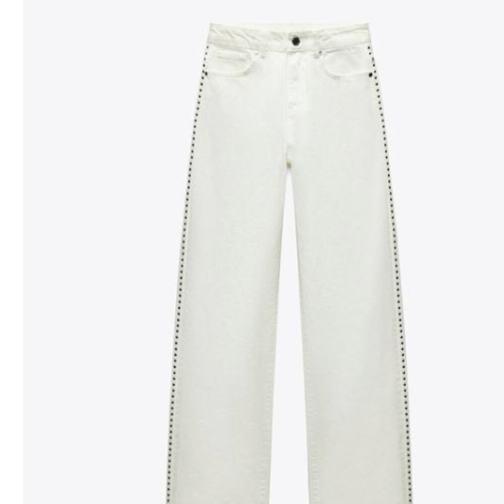 ZARA Straight Mid-Rise Studded Jeans White Denim with Silver Studs Size 26/US 2